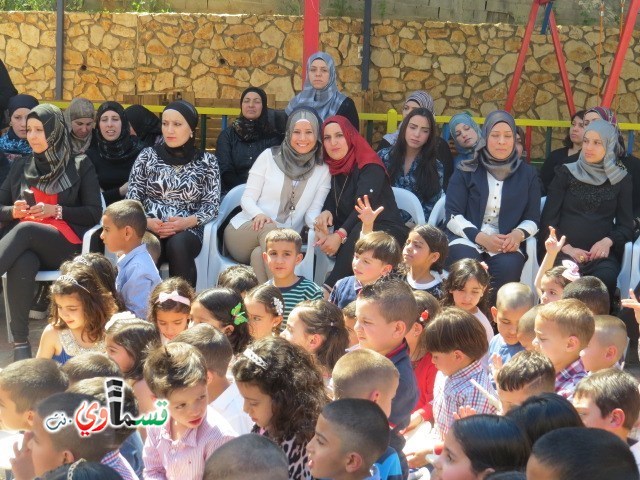 كفرقاسم – فيديو: بساتين الامل, السلام , والمحبة تحتفل بعيد الام على انغام عمو انس وجوقته ..
